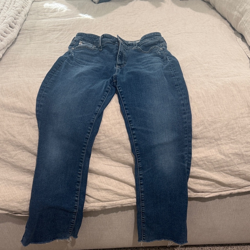 Stylish Cropped Jeans in Dark Blue
